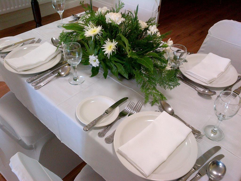Emlyn Arms Bed & Breakfast Llanarthney Bagian luar foto